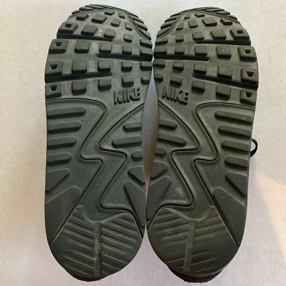 NIKE AIRMAX Men’s Triple Black Sneakers CN8490-003 Size 11.5 US - Picture 7 of 9